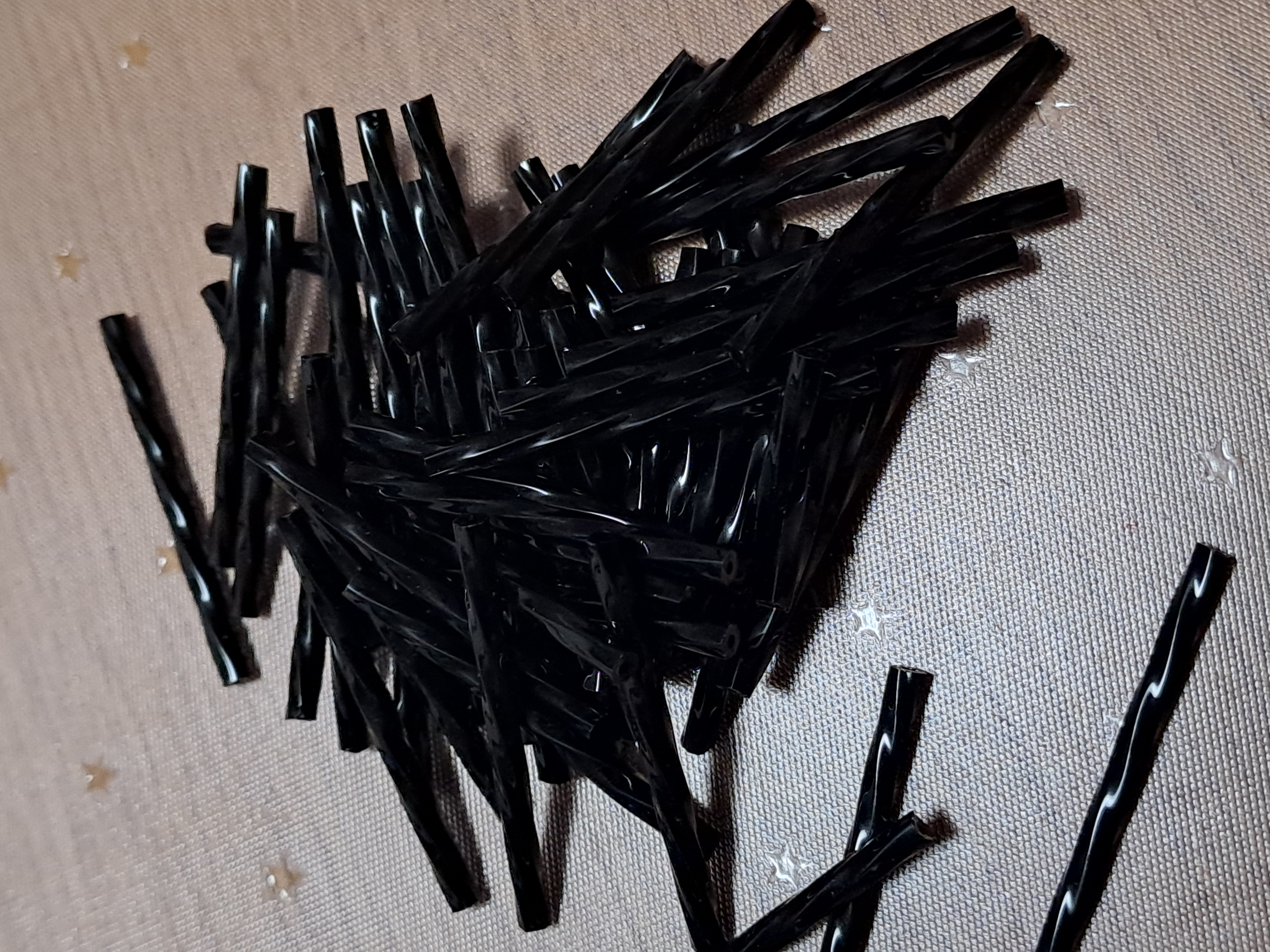 Korálky Tyčky kroucené 30 mm černé Rokaj Preciosa